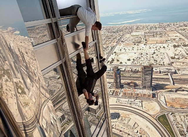 톰-크루즈-이-장면-대역-없이-실제로-한거래-1-이미지