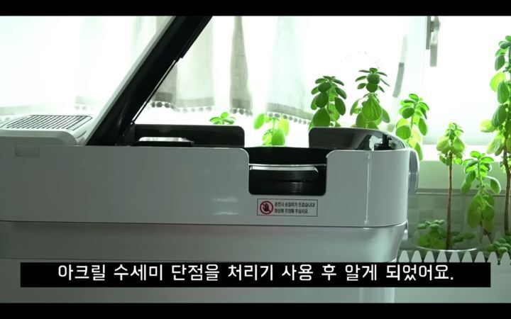 수세미에서-뿜어져나오는-플라스틱-(결국-우리-입으로...)-1-이미지