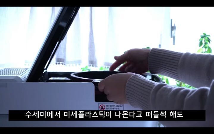 수세미에서-뿜어져나오는-플라스틱-(결국-우리-입으로...)-5-이미지