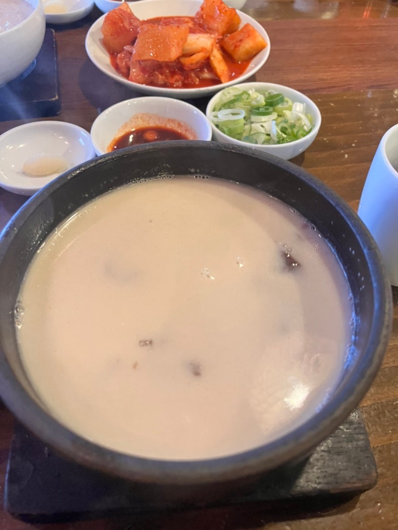 부산에서-판다는-22000원-곰탕-1-이미지