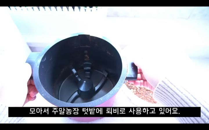 수세미에서-뿜어져나오는-플라스틱-(결국-우리-입으로...)-3-이미지