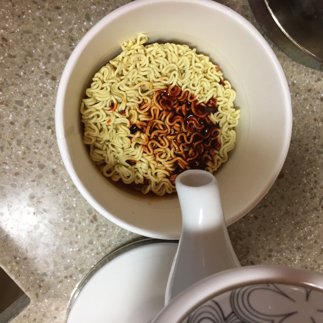 불볶면-물을-따라-버리는-자는-하수다-4-이미지