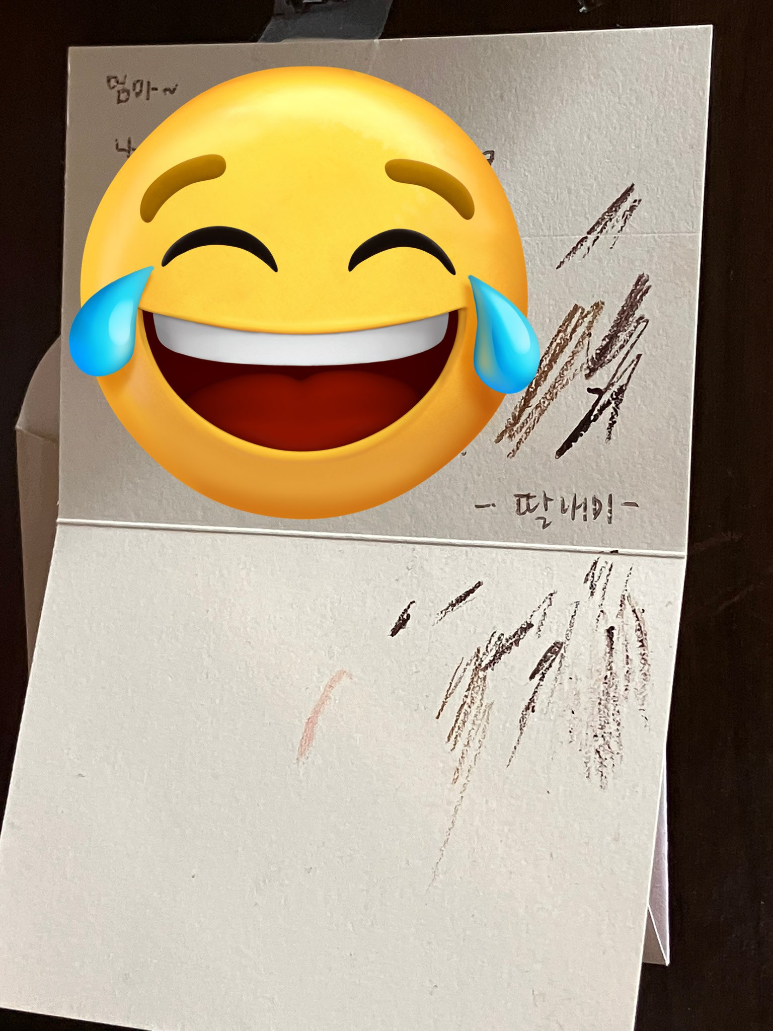 딸이-준-엽서를-화장대-옆에-붙여둔-어머니.twt-0-이미지