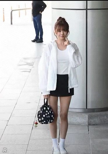오늘자-트와이스-정연-상큼걸-공항패션.gif-2-이미지