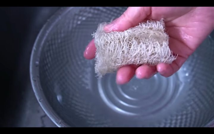 수세미에서-뿜어져나오는-플라스틱-(결국-우리-입으로...)-23-이미지