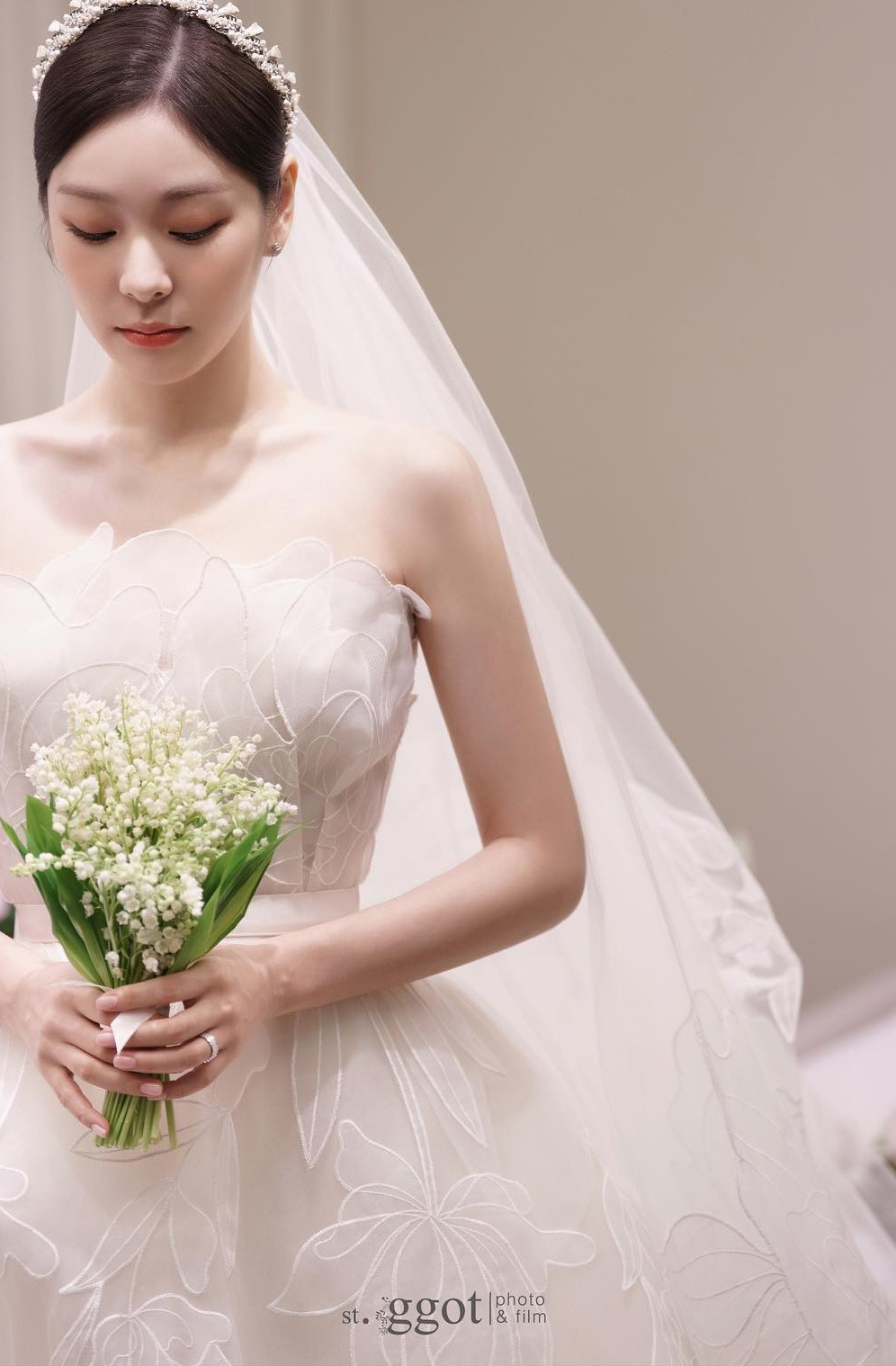 연예인-결혼식-단골-부케-10-이미지