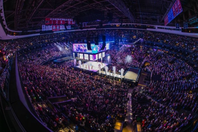 트와이스,-북미-투어-55만-관객-운집…"K팝-걸그룹-역대-최다"-2-이미지