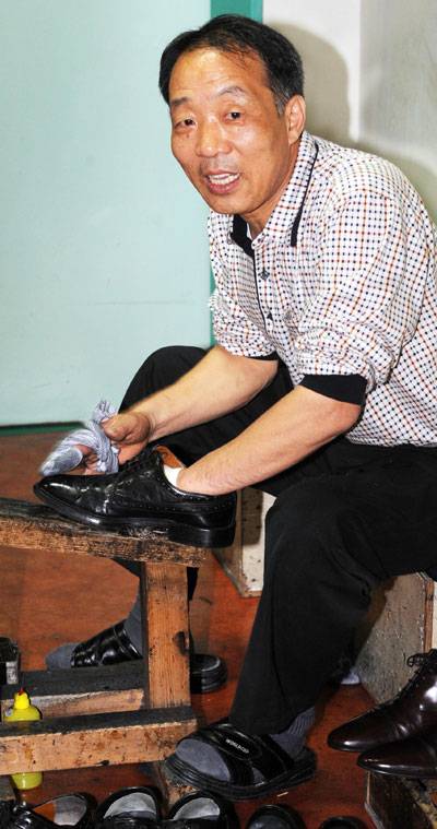 구두-닦는-아버지의-'메모지-과외'-光났다-1-이미지