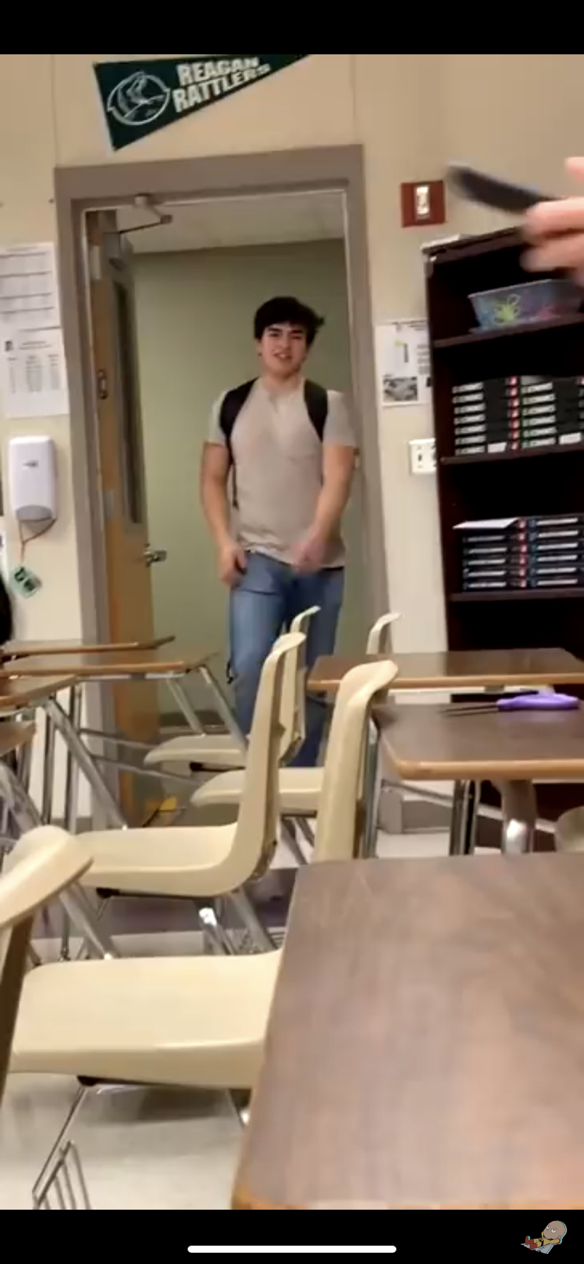 매일-아침-똑같은-인사를-하는-친구를-동영상으로-찍어봤다-0-이미지