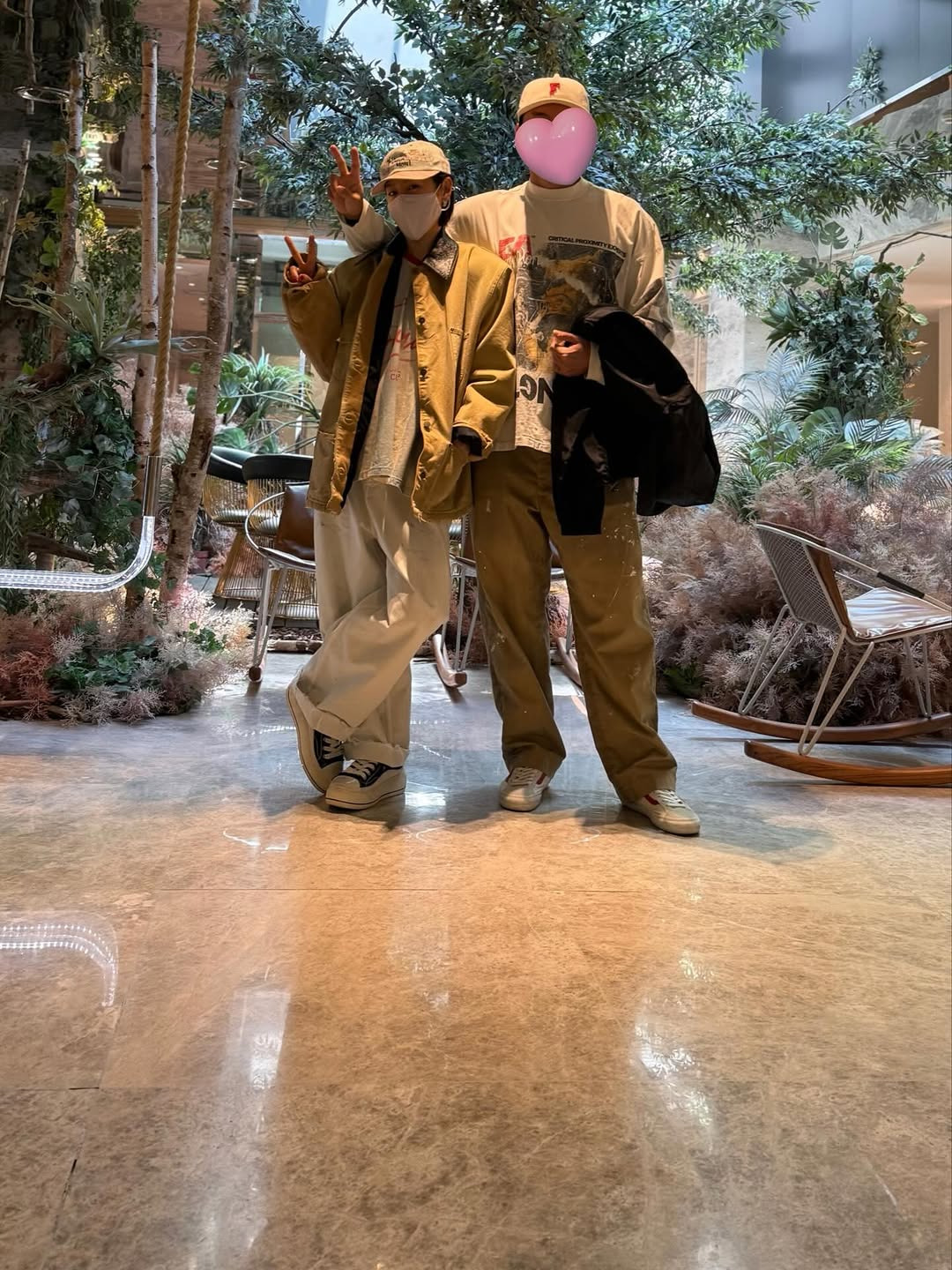 손예진-인스타-업뎃-아들이-찍어준-사진-with-현빈-0-이미지