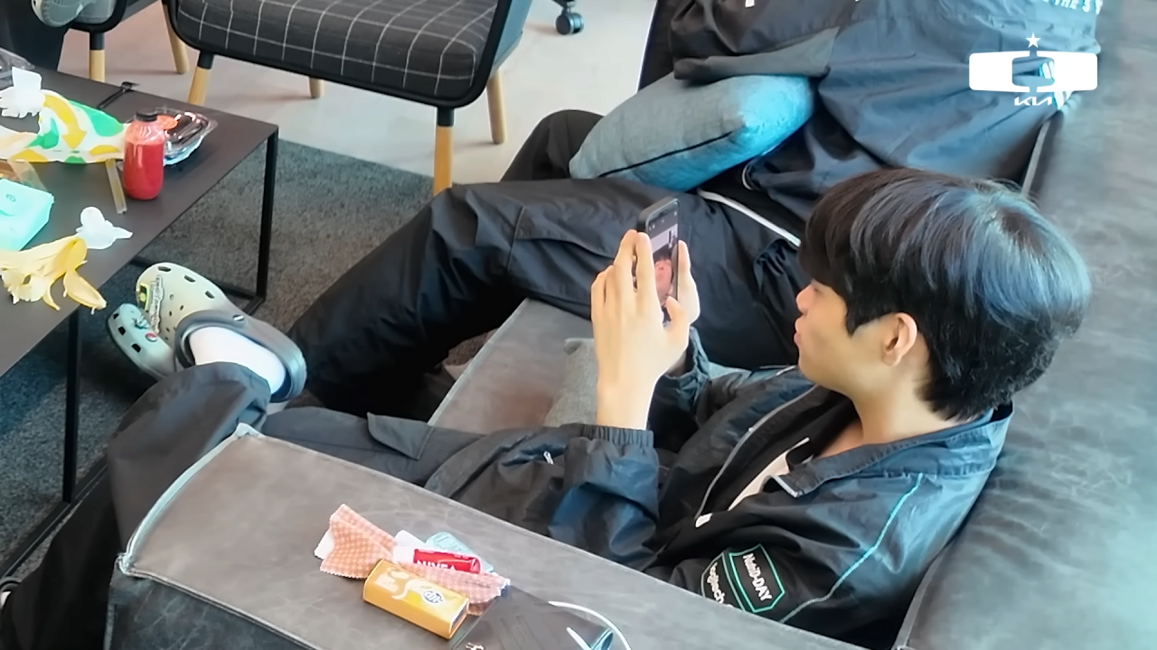 대기실에서-잠든-쇼메이커와-루시드-1-이미지