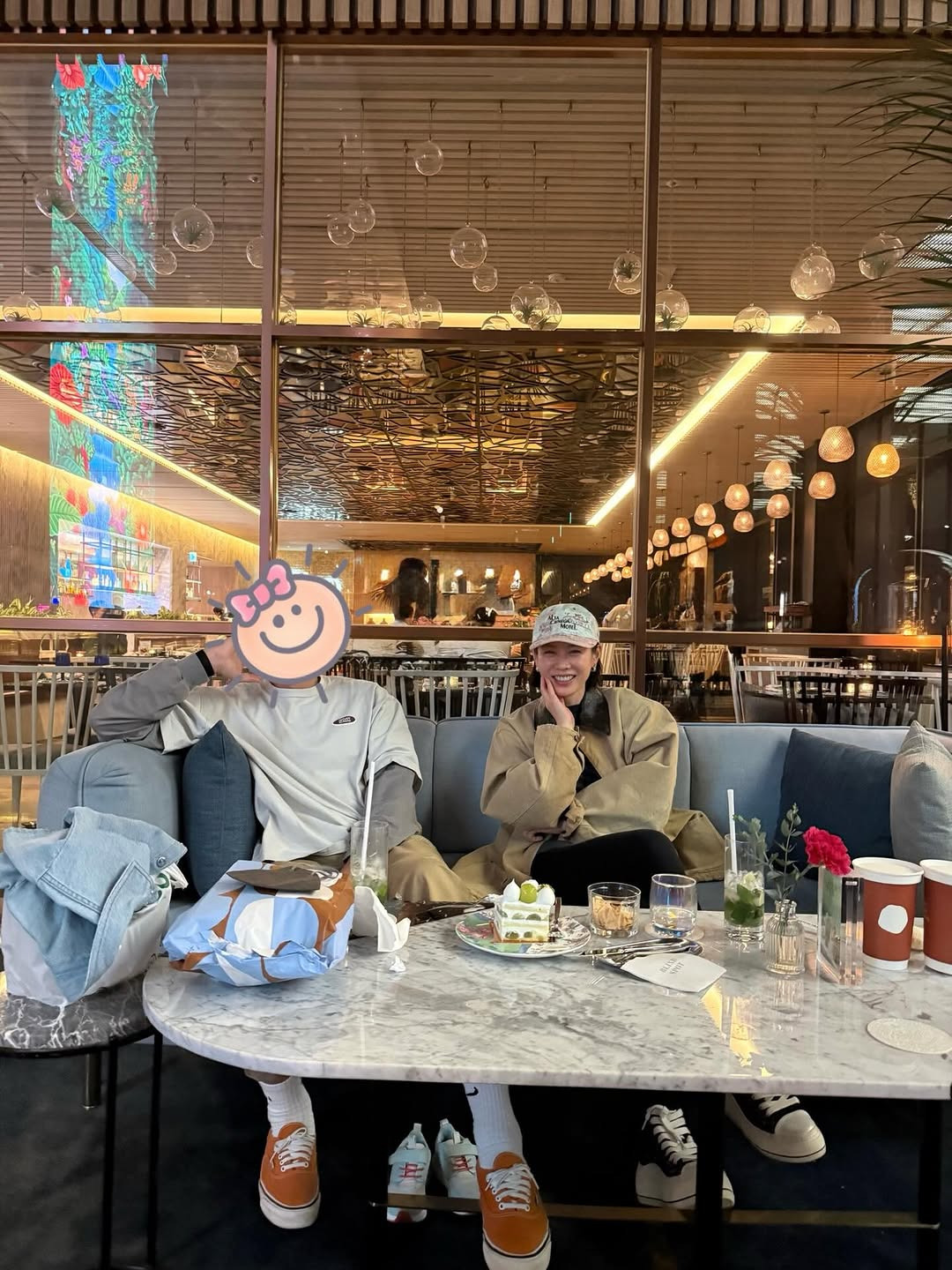 손예진-인스타-업뎃-아들이-찍어준-사진-with-현빈-1-이미지