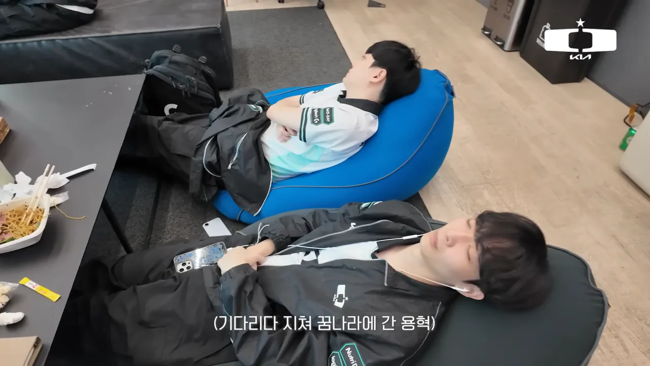 대기실에서-잠든-쇼메이커와-루시드-0-이미지