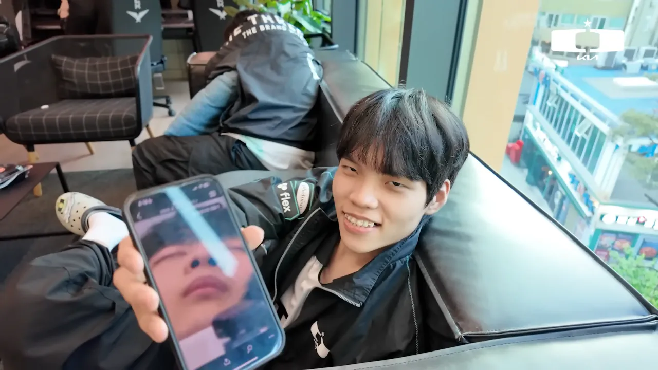 대기실에서-잠든-쇼메이커와-루시드-2-이미지