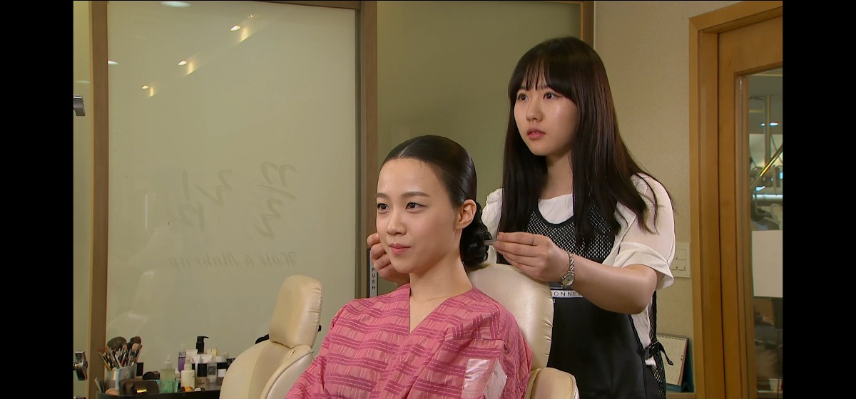 친구-모임가서-재벌집에-시집간-거-은근-티내는-방법-1-이미지