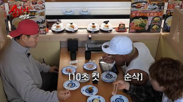 성인-남자-셋이-회전초밥-집에-가면-생기는-일…jpg-2-이미지