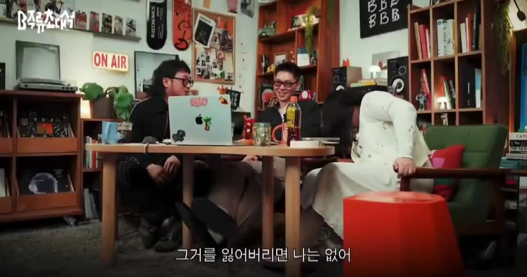 웃긴-사람이-되고-싶다면-진짜-남을-웃기고-싶은-건지-그냥-인기많은-사람이-되고-싶은-건지-잘-생각해봐야-함-26-이미지