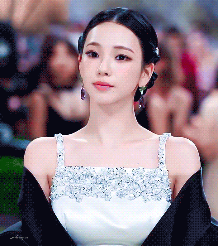 두루마기-입고-멧갈라-쇼-참석한-카리나.jpgif-8-이미지
