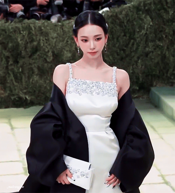 두루마기-입고-멧갈라-쇼-참석한-카리나.jpgif-5-이미지