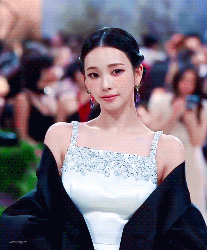 두루마기-입고-멧갈라-쇼-참석한-카리나.jpgif-10-이미지