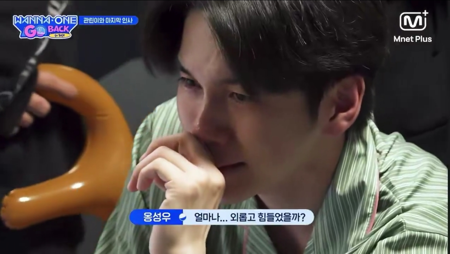라이관린-보면서-우는-워너원-멤버들.jpg-40-이미지