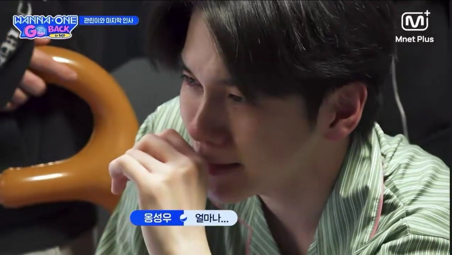 라이관린-보면서-우는-워너원-멤버들.jpg-39-이미지