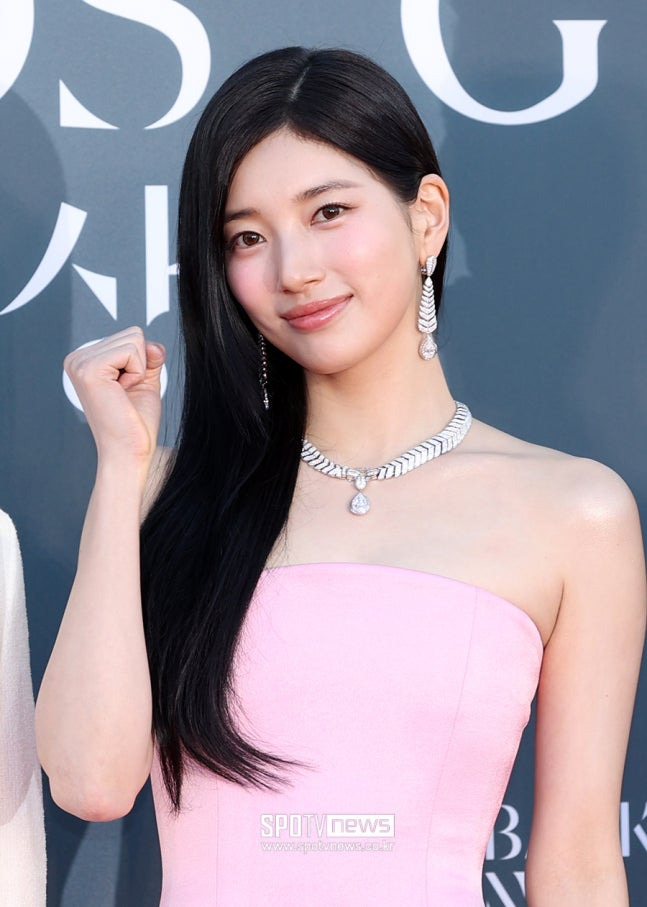 백상예술대상-MC로-참석한-수지,-박보검-0-이미지