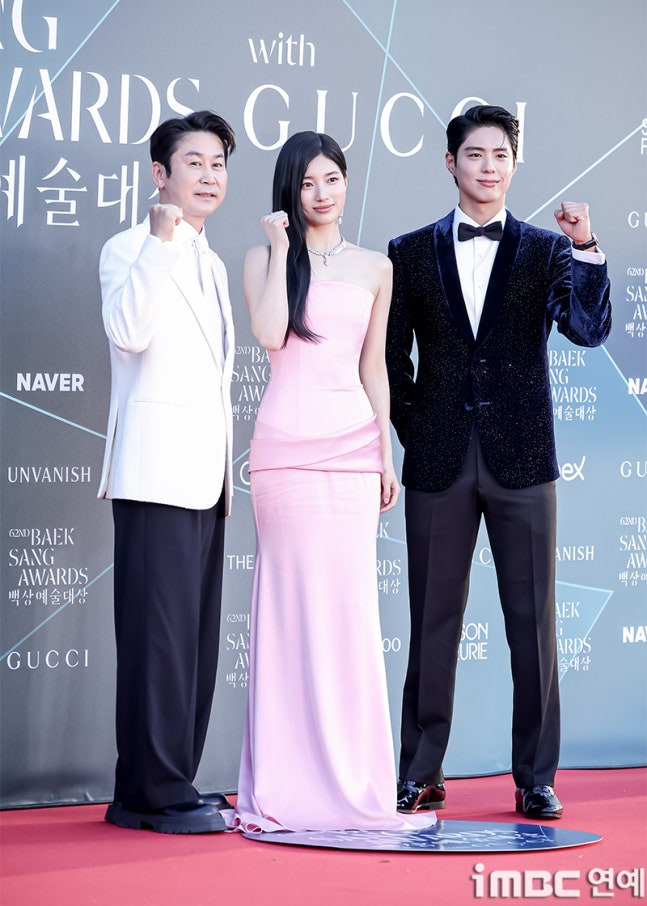 백상예술대상-MC로-참석한-수지,-박보검-3-이미지