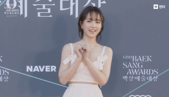 신세경-윤아-수지-박보영-2026-백상예술대상-레드카펫.gif-16-이미지