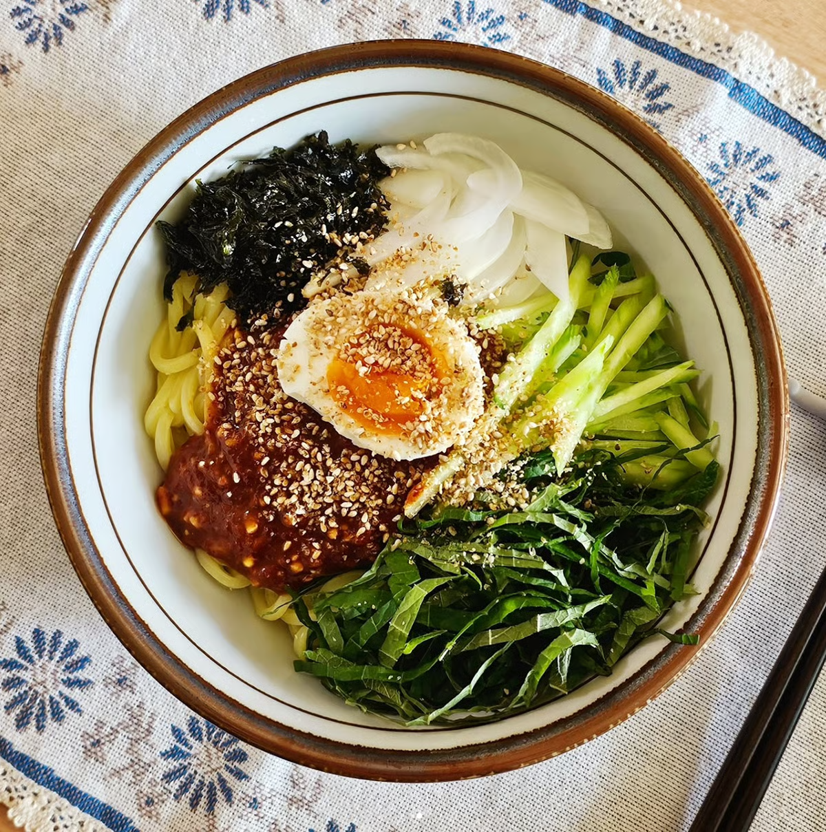 만약-냉장고에-땅콩버터-있으면-여름에-꼭-해먹어야-할-땅버비빔국수-레시피.jpg-0-이미지