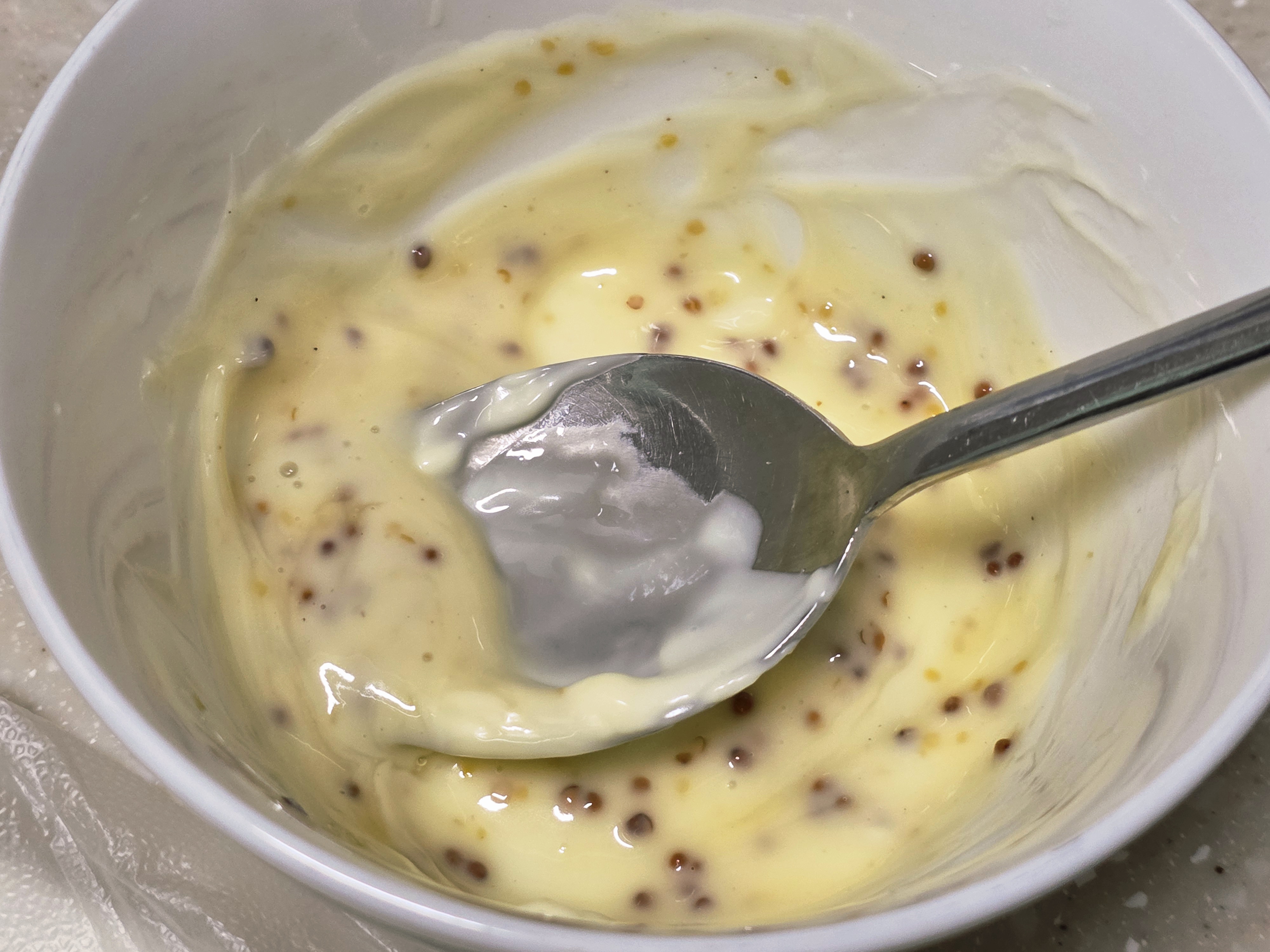 입-짧아서-맘터-휠렛버거가-남은-자의-바질-토마토-휠렛-샌드위치-0-이미지