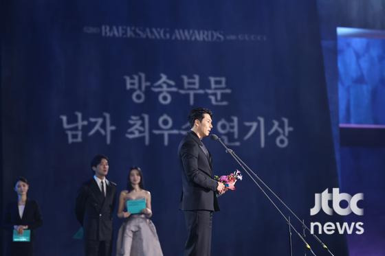[62회-백상]-환호와-눈물의-기록…-축제-열기-가득한-비하인드컷-공개-34-이미지