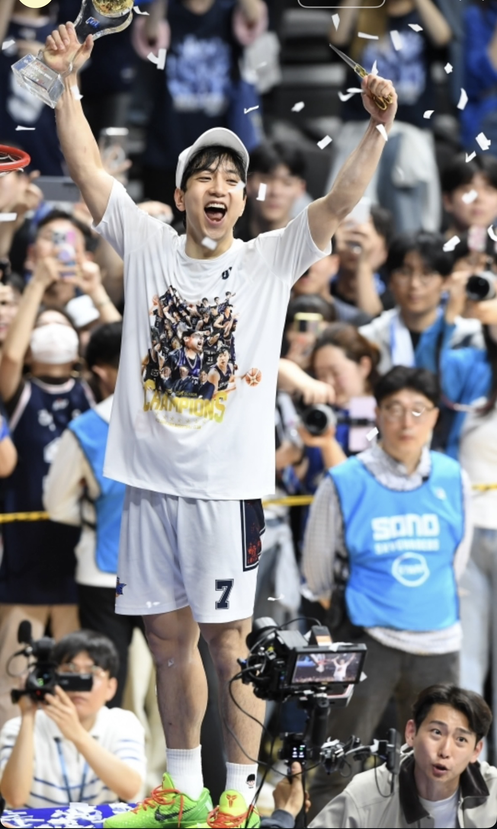 어제-우승하고-MVP-받으면서-저평가와-억까,-비난들-싸그리-틀렸단걸-증명하면서-프로농구-레전드반열에-오른-선수-6-이미지