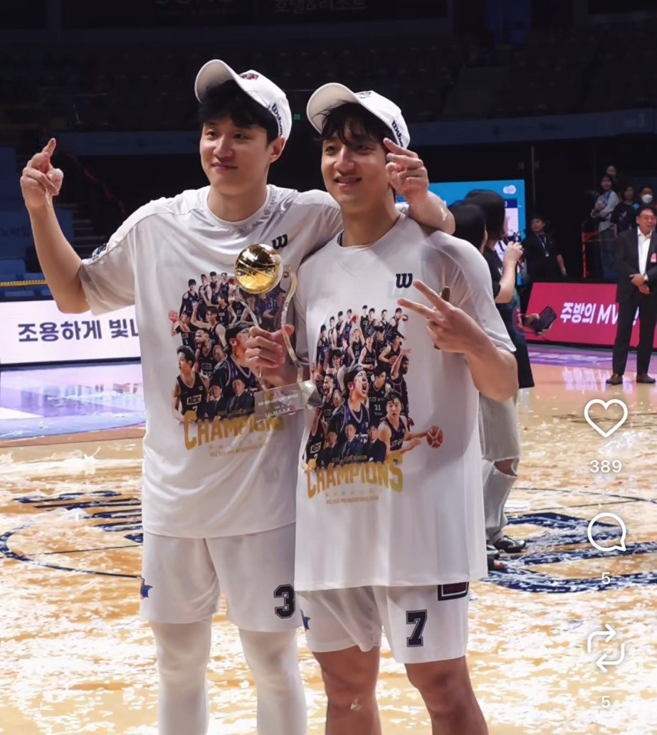 어제-우승하고-MVP-받으면서-저평가와-억까,-비난들-싸그리-틀렸단걸-증명하면서-프로농구-레전드반열에-오른-선수-7-이미지