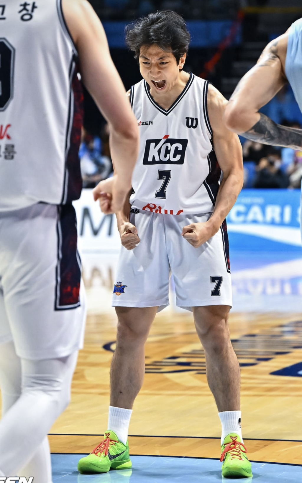 어제-우승하고-MVP-받으면서-저평가와-억까,-비난들-싸그리-틀렸단걸-증명하면서-프로농구-레전드반열에-오른-선수-4-이미지