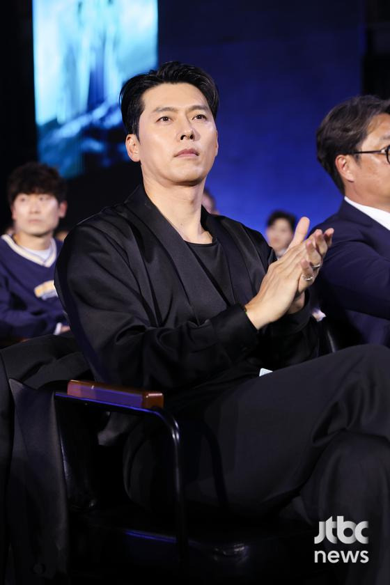 [62회-백상]-환호와-눈물의-기록…-축제-열기-가득한-비하인드컷-공개-22-이미지
