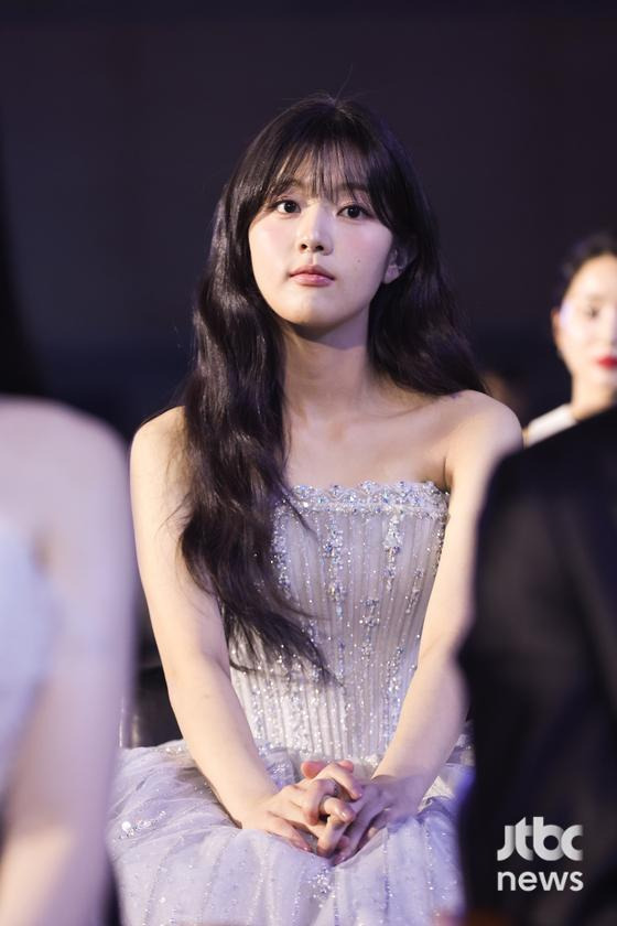 [62회-백상]-환호와-눈물의-기록…-축제-열기-가득한-비하인드컷-공개-18-이미지