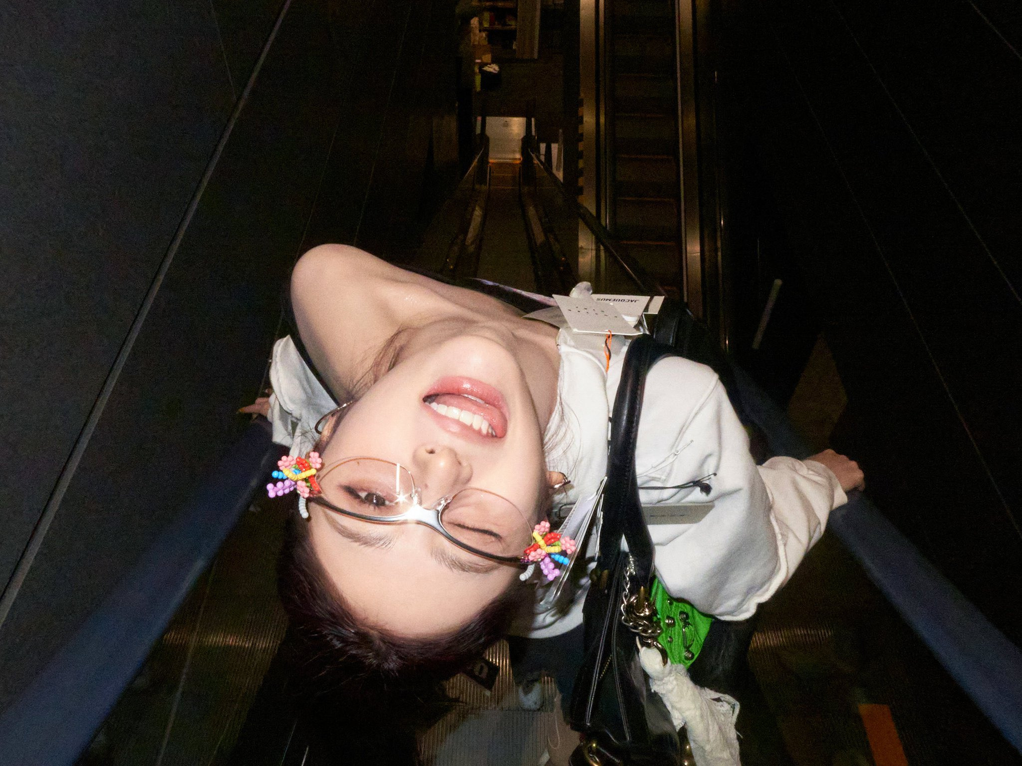 느낌-있다는-사옥에서-찍은-르세라핌-가성비-컨포.jpg-2-이미지
