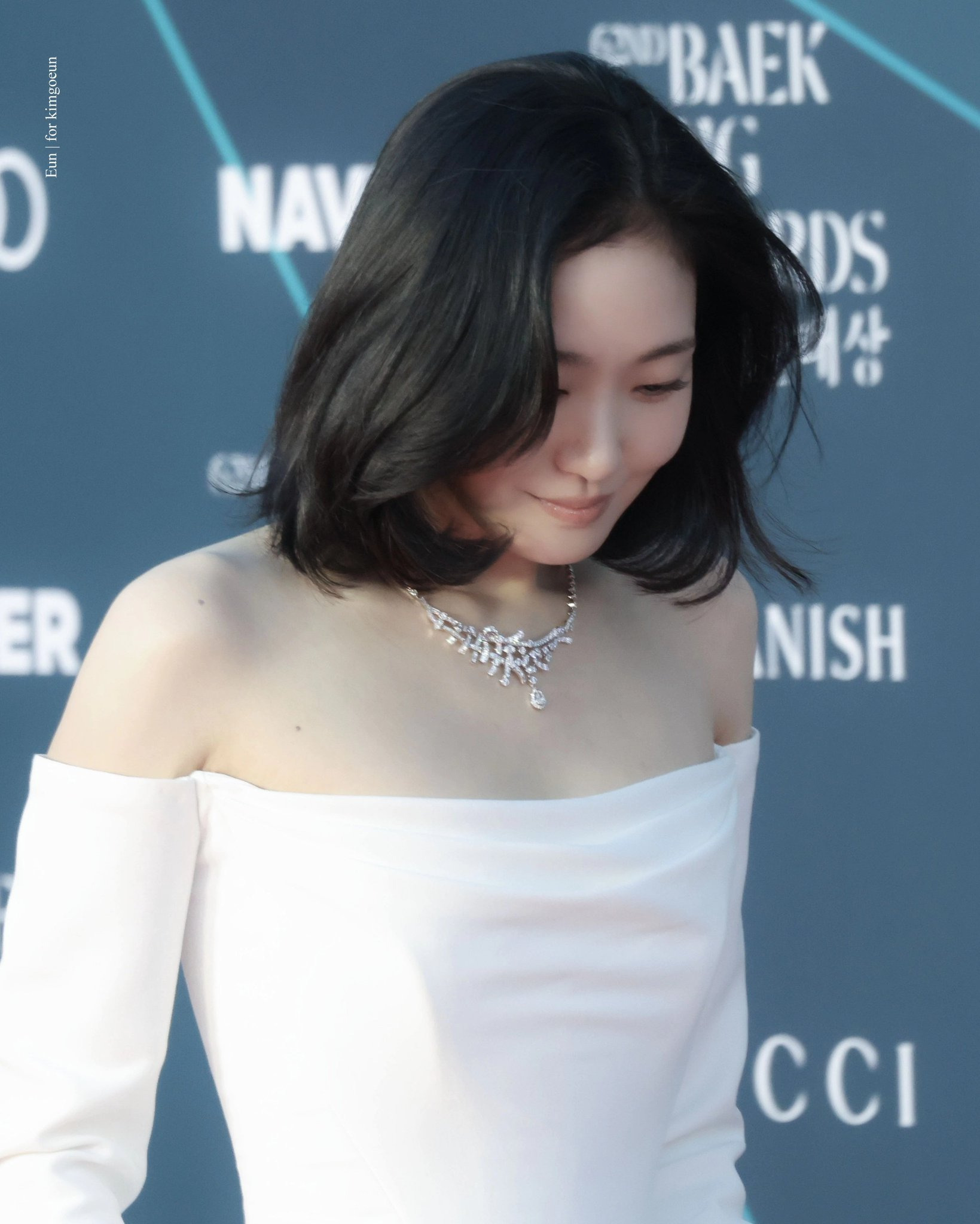 외길장군-속출한-어제-백상-김고은.gif-3-이미지