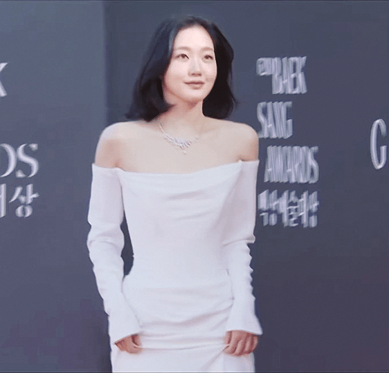 외길장군-속출한-어제-백상-김고은.gif-2-이미지