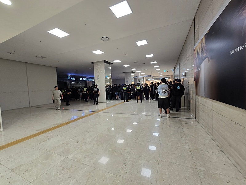 오늘자-스와치-매장-오픈런-대기줄.jpg-1-이미지