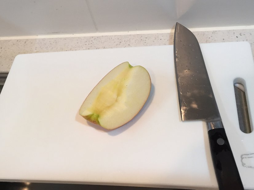 사과를-토끼모양으로-깎는-방법-1-이미지