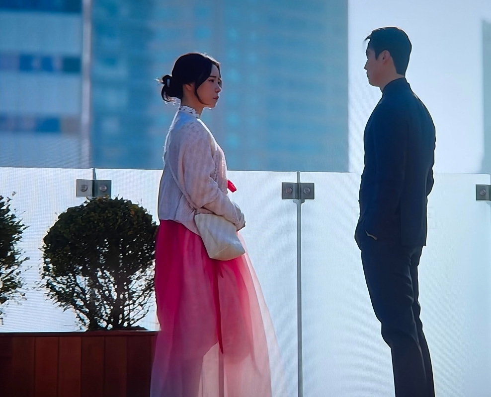 멋진-신세계-임지연-현대식-한복-착장-0-이미지