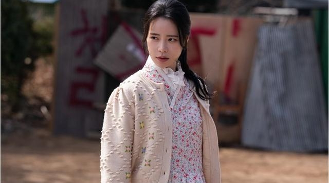 멋진-신세계-임지연-현대식-한복-착장-19-이미지