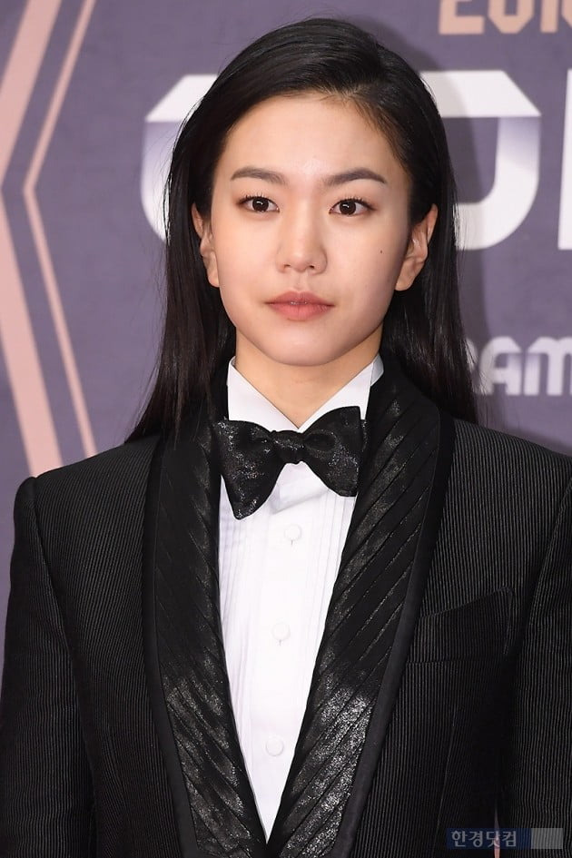 묘하게-닮은-두-여자-연예인-1-이미지