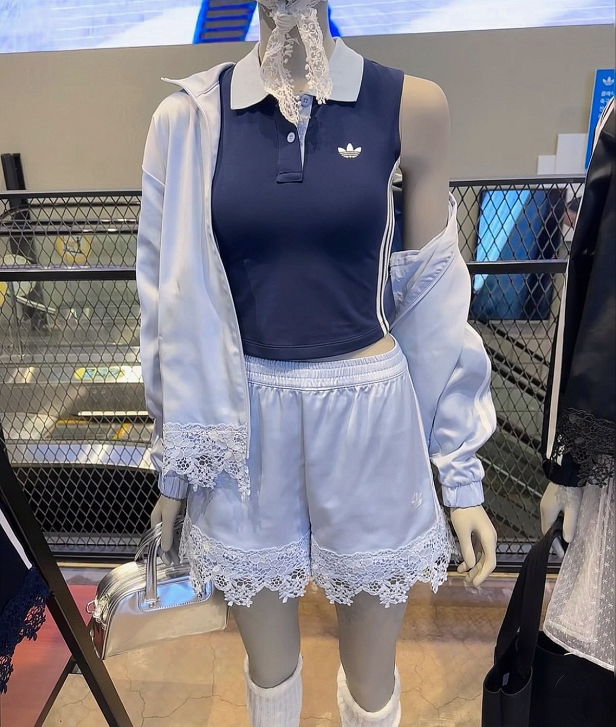 레이스-신상이-나온-아디다스-근황-0-이미지
