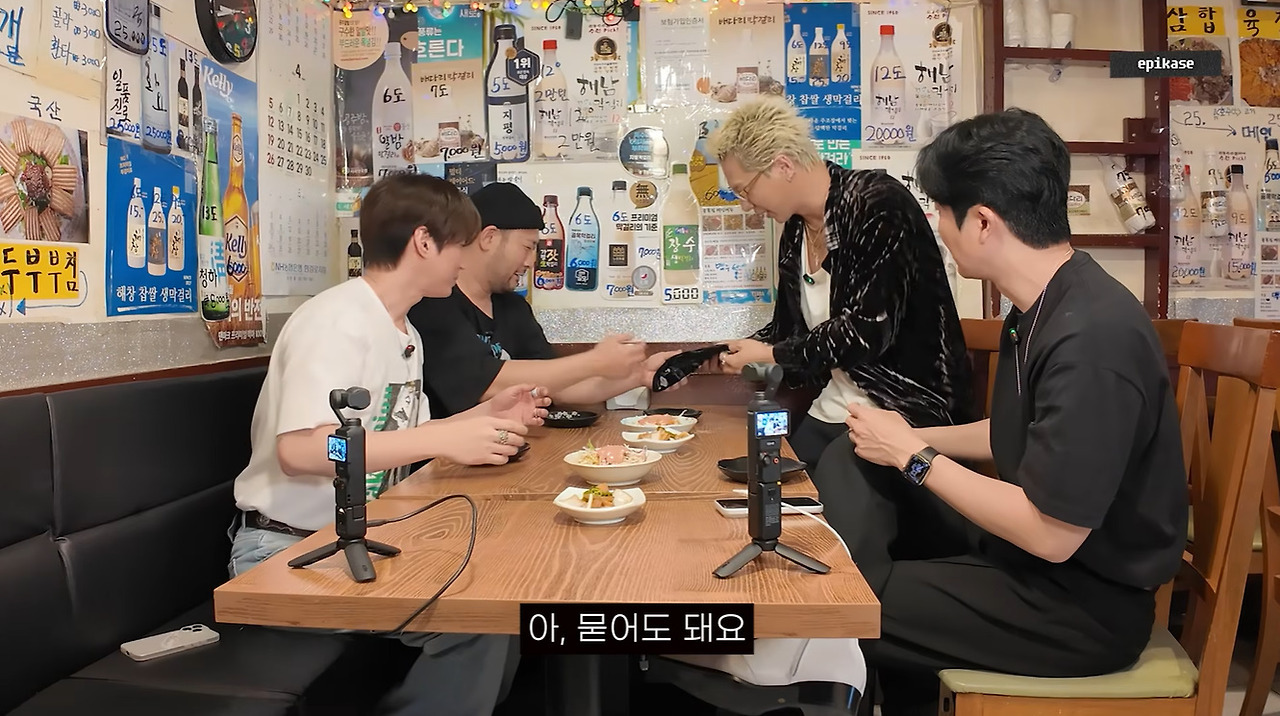 태양-명품옷에-음식묻자-호들갑-떠는-에픽하이-10-이미지