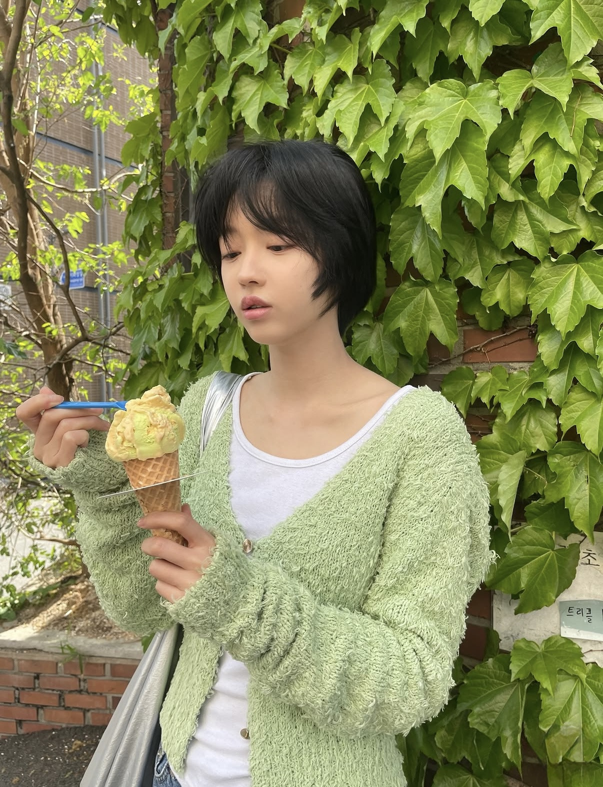 숏컷으로-자른-오마이걸-유아-4-이미지