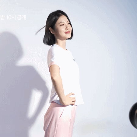 신예은-＜닥터-섬보이＞-포스터-촬영-메이킹-움짤.gif-9-이미지