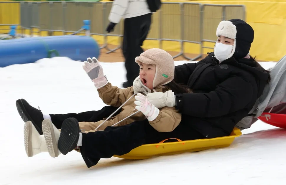 눈-내리는-오늘-자-너무-행복해-보이는-기사-사진.jpg-9-이미지